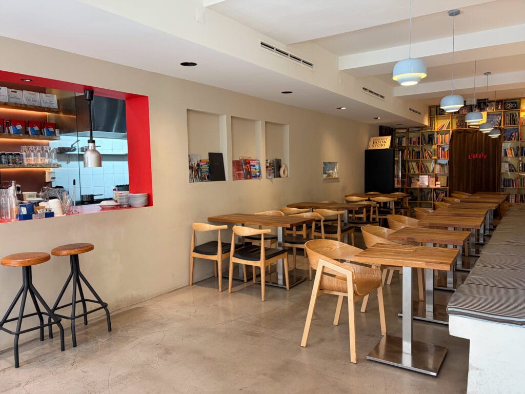Liberty Café Santos — interior